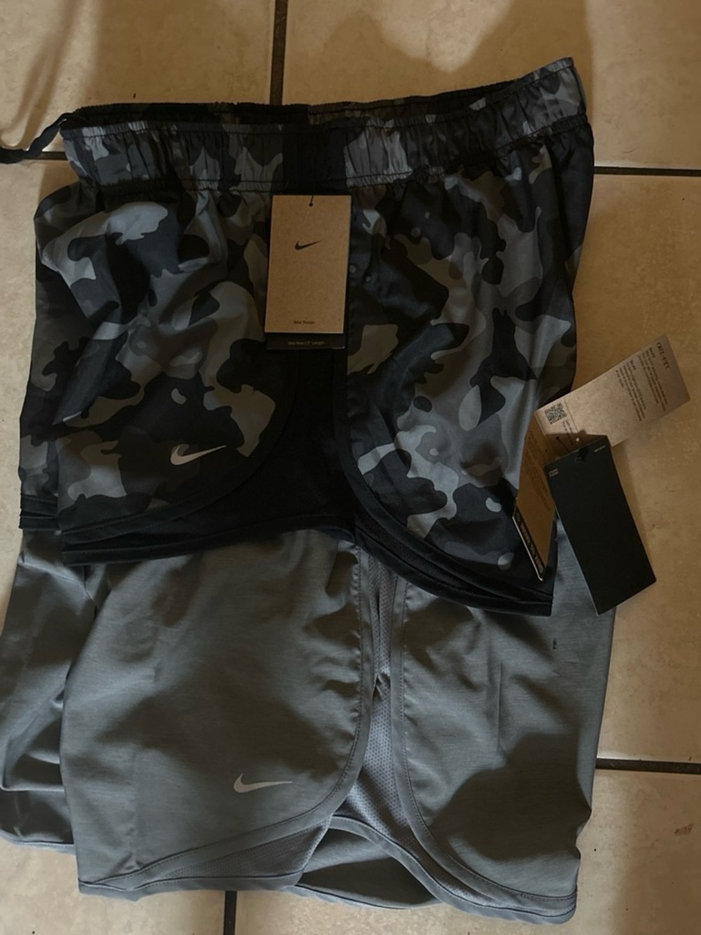Nike bogo Women's black Camo & Gray Athletic Shorts Set NWT size medium Dri-fit